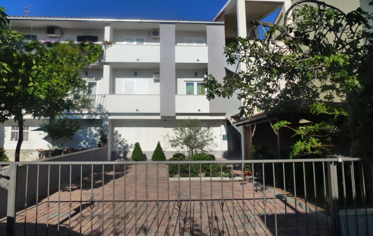 Apartments Divna